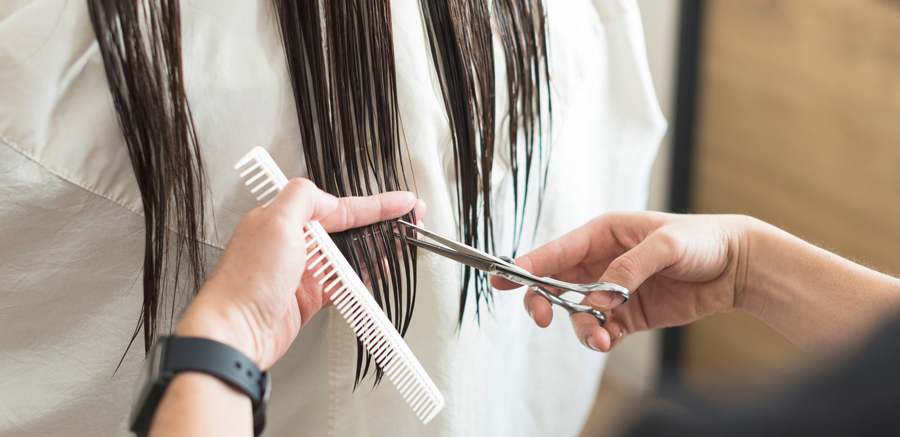 美容師の手元